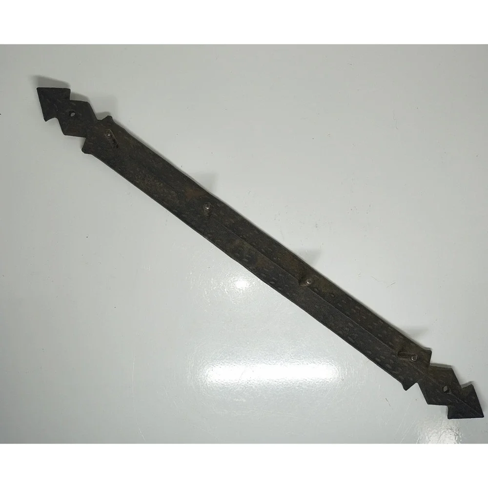 Vintage Iron Metal Wall Hanger~ 4 Hook Key Belt Rack~ Arrow Spear Point Ziz Zag